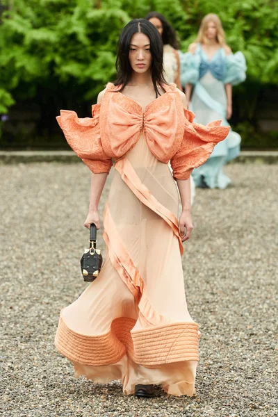Look 48